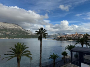 Rezi's Central Viewpoint - Steps from the Sea